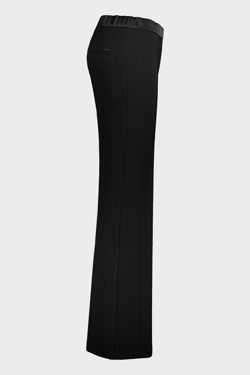 ZARIA-P-646711